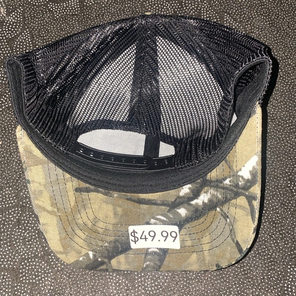 NWOT custom camo trucker hat. Plastic snap back closure - Picture 3 of 4